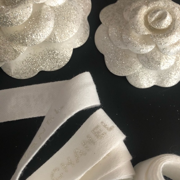 SOLD!! 5 Chanel Camellia Flowers & 3 Chanel Bows Sparkle - Picture 2 of 5